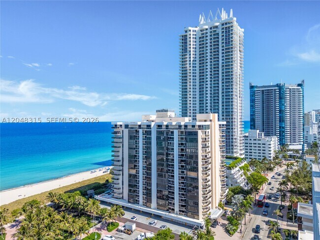 Foto del edificio - 6423 Collins Ave