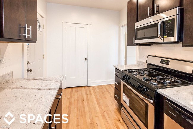Building Photo - 1 br, 1 bath Apartment - 3422 West Foster #1
