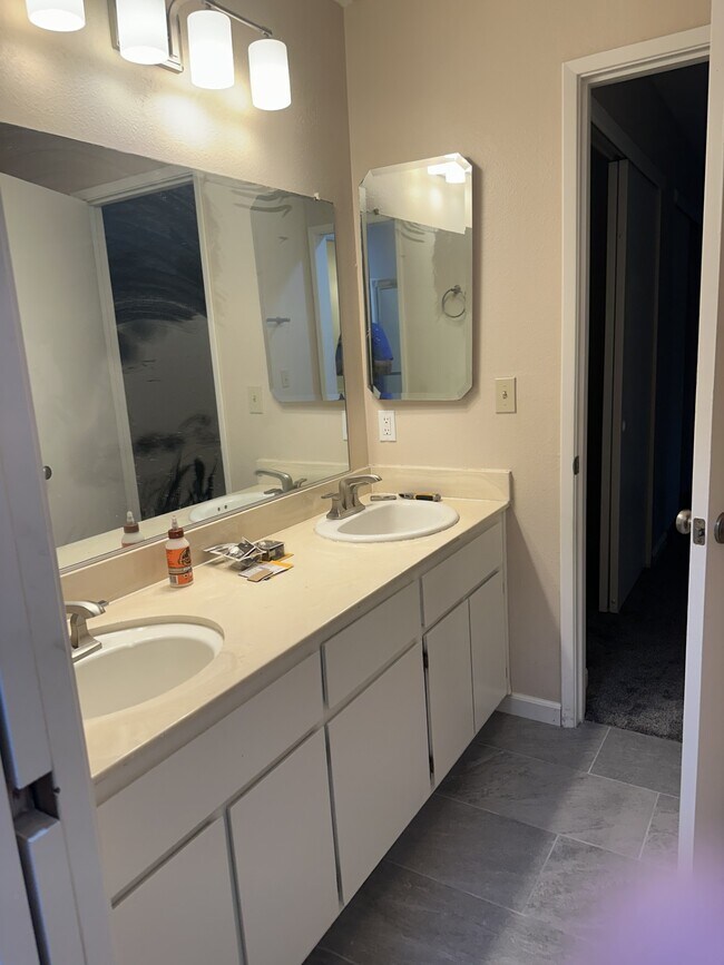 Foto del edificio - 355 Susan Ct