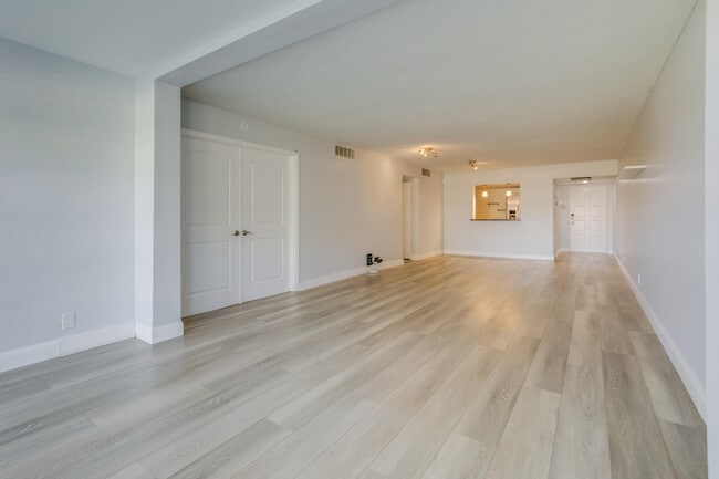 Building Photo - 2651 S Course Dr