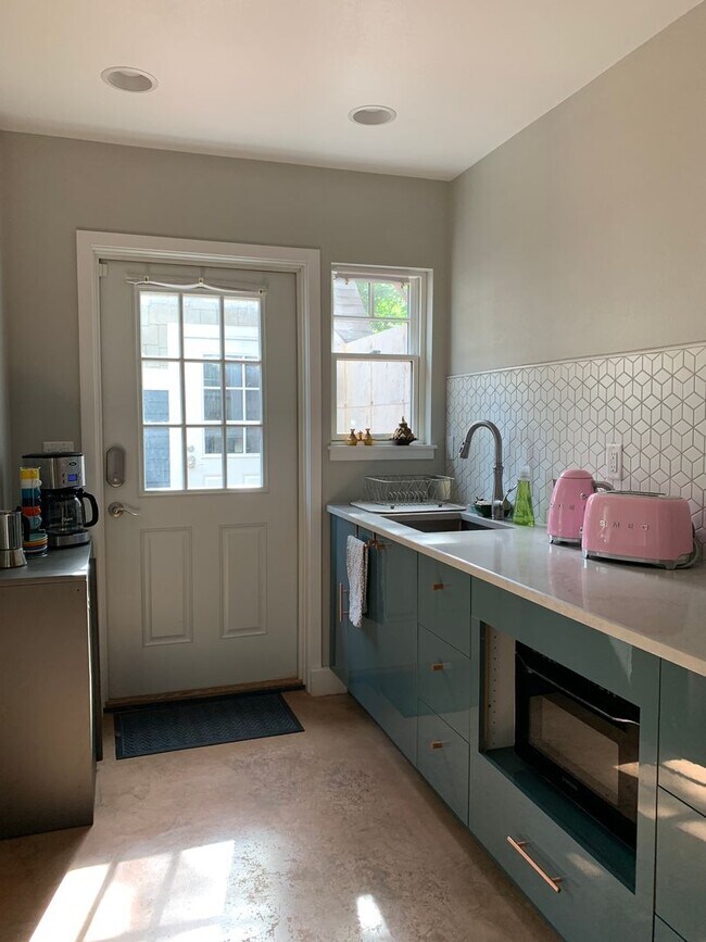 Foto del edificio - Charming 1 bdrm 1 bath lower level Manitou...