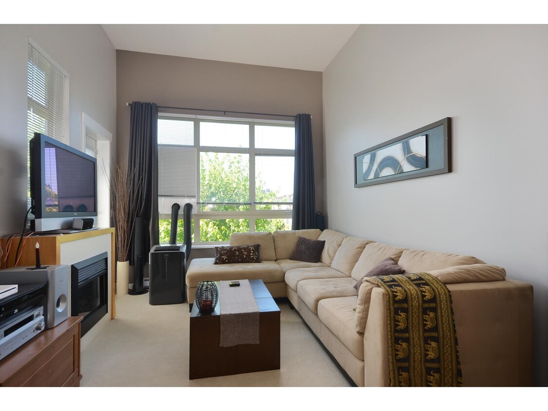 Primary Photo - 15988-426 26 Ave