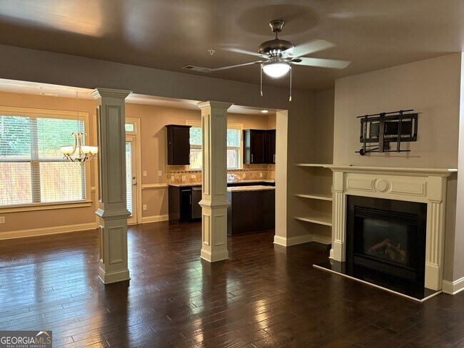 Building Photo - 2245 Knoxhill View