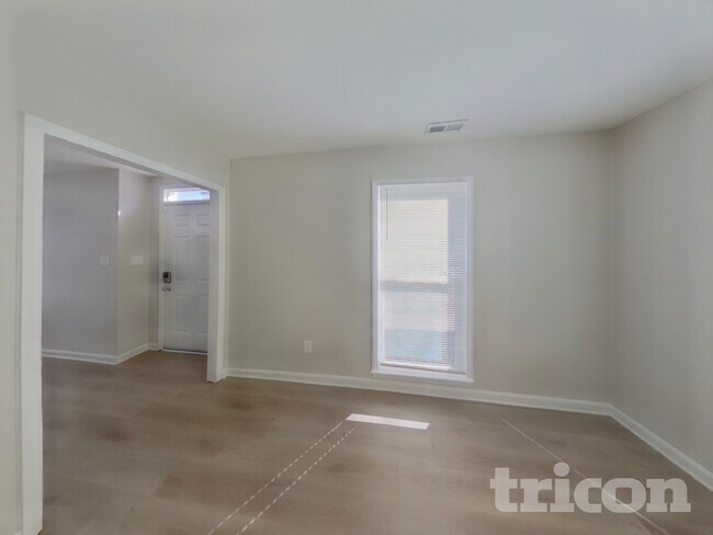 Building Photo - 2026 Trowbridge Ct