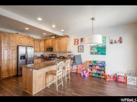 Foto del edificio - Lovely Townhome Conveniently Located Near ...