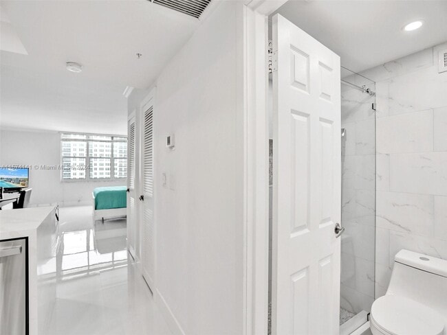 Building Photo - 2501 S Ocean Dr