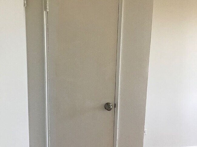 Foto del edificio - "Charming 1-Bedroom Haven with Granite Touches & Gleaming Hardwood - 800 Sq Ft Gem in The Bronx!"