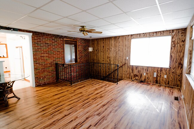 Building Photo - 8713 Mavis Plz