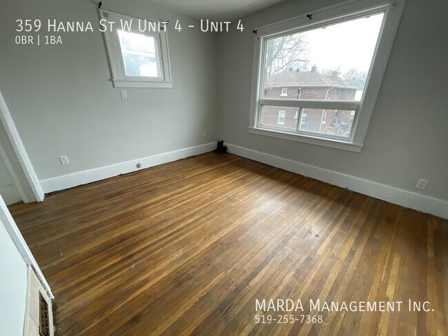 Photo du bâtiment - COZY BACHELOR IN 4-PLEX - DOWNTOWN PLUS HYDRO & GAS