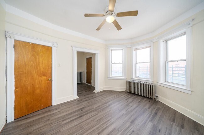 Building Photo - 257 Stegman St