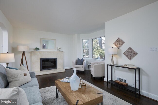Building Photo - 4108 Fessenden St NW