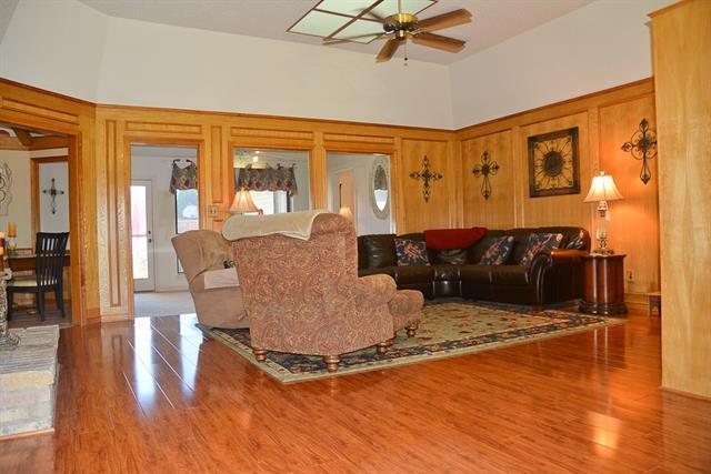 Building Photo - 2713 N Spring Dr