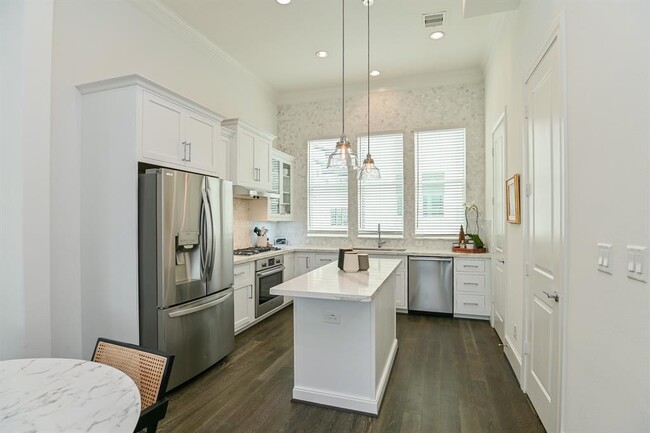 Foto del edificio - 6123 Cottage Grove Lake Dr