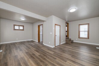 Building Photo - 156 E Johnson St