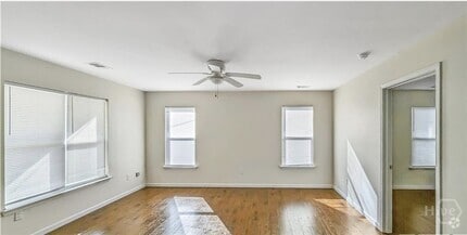 Building Photo - 801 Davis Ave