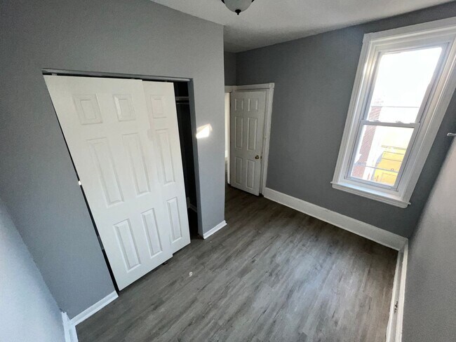 Foto del edificio - New Renovated 3 Bedroom w/ Laundry Machine...