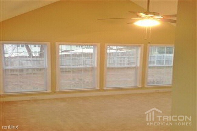 Building Photo - 355 Vista Creek Dr