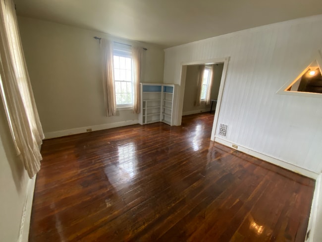 Photo - 1015 E Pleasant Ave House