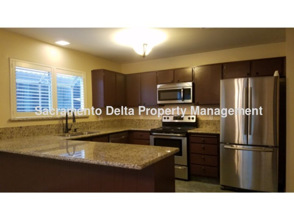 Foto principal - AVAILABLE NOW - CITRUS HEIGHTS 3 BEDROOM 2...