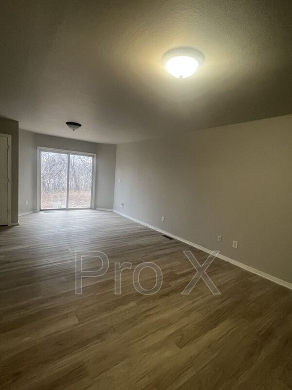 Foto del edificio - *OR 2216 E 8th St 1-4