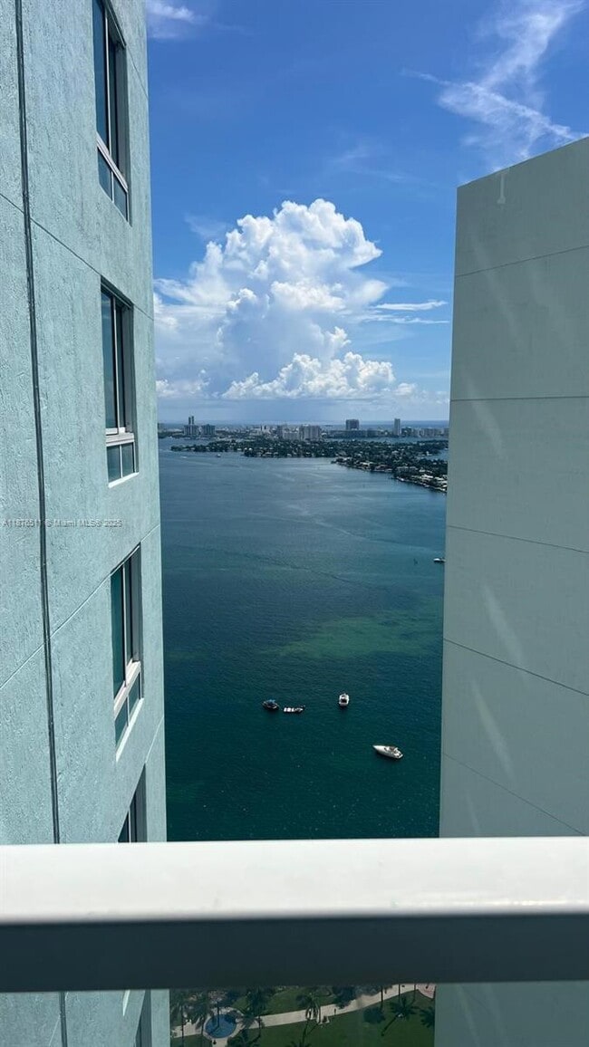 Building Photo - 1900 N Bayshore Dr