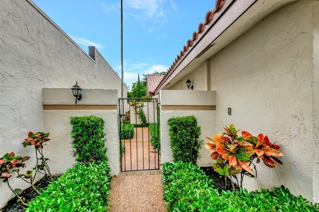 Building Photo - 6740 Lago Vista Terrace