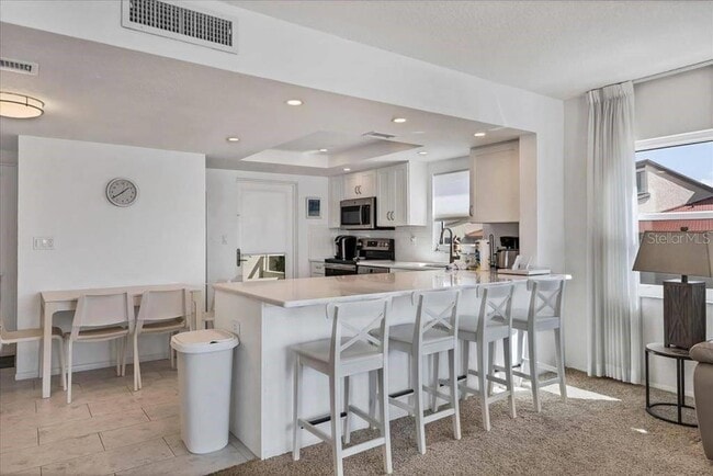 Foto del edificio - 6154 Midnight Pass Rd