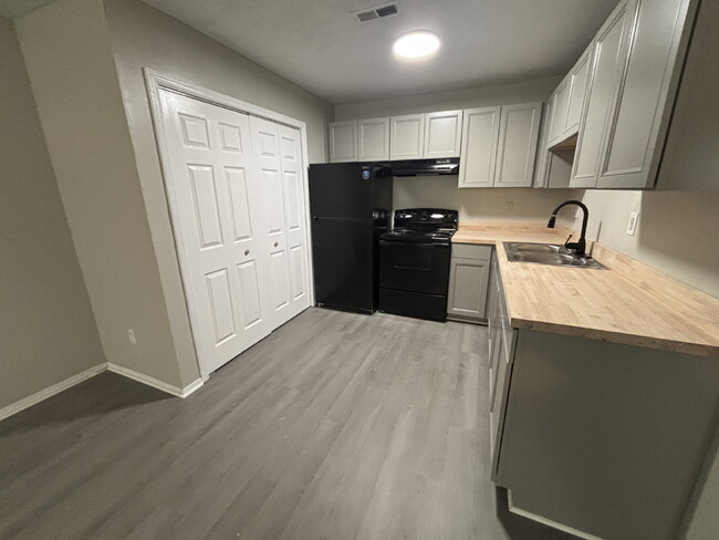 Building Photo - Newly Renovated 2-Bedroom Retreat in Jaspe...