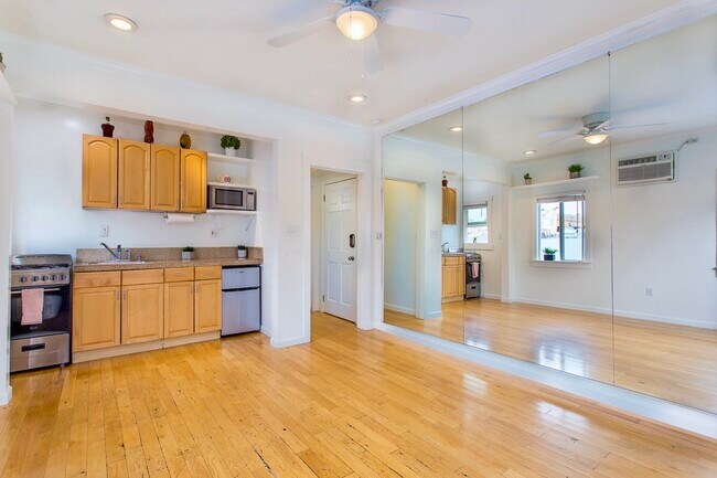 Foto del edificio - 1650 Winona Blvd