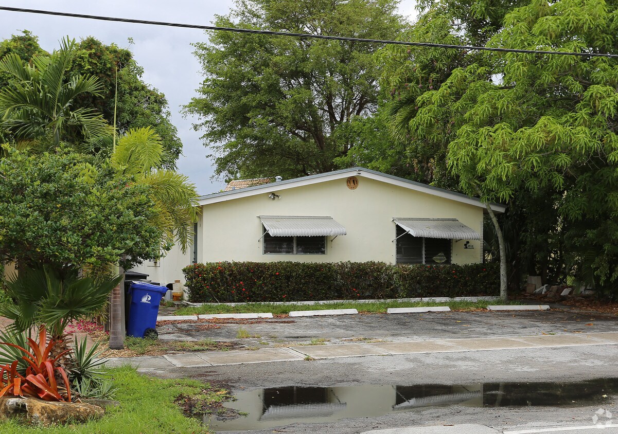 Building Photo - 1713 N Dixie Hwy