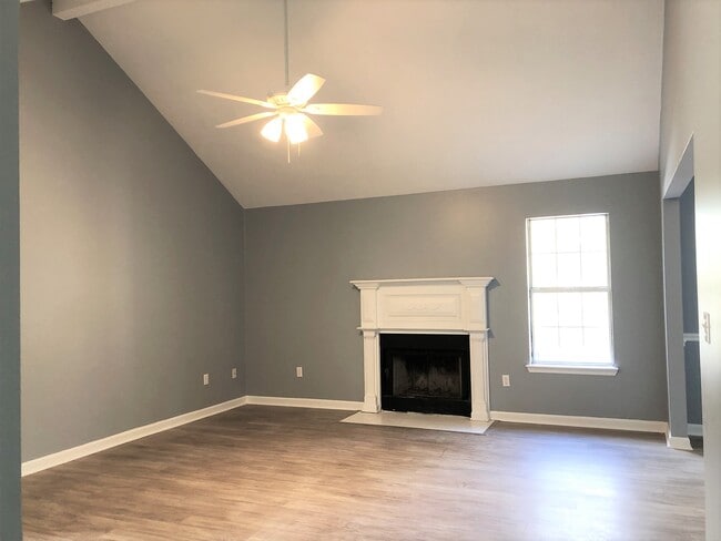 Building Photo - 4311 Creekview Dr
