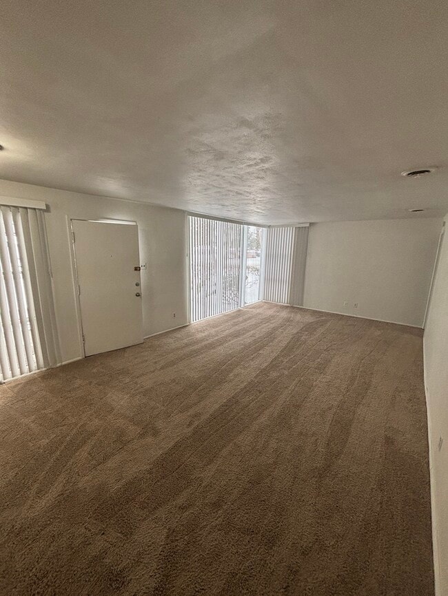 Building Photo - Lovely 3-Bedroom Home with Natural Light a...