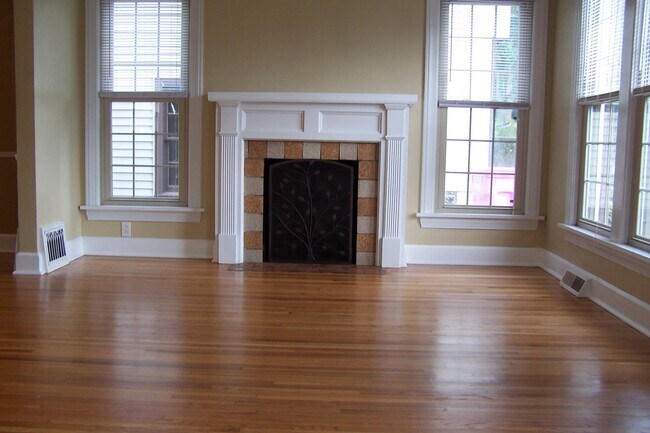 Sala de estar - 597 Crescent Rd