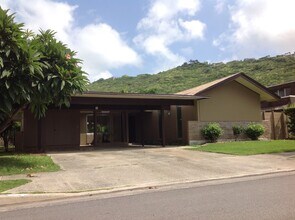 Building Photo - 877 Maniniholo St