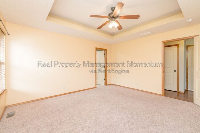 Building Photo - 732 E Gallup Hill Rd