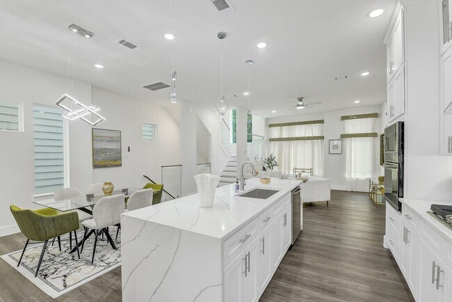 Foto del edificio - 6713 St Augustine St