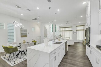 Building Photo - 6713 St Augustine St