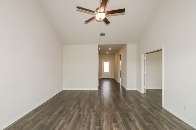 Building Photo - 428 Polly Grv Dr