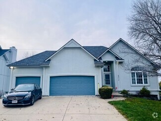 Building Photo - 5912 NE Turquoise Dr