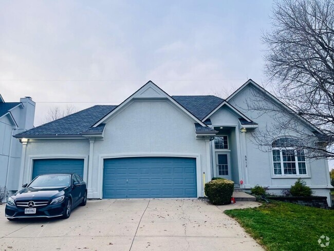 Building Photo - 5912 NE Turquoise Dr