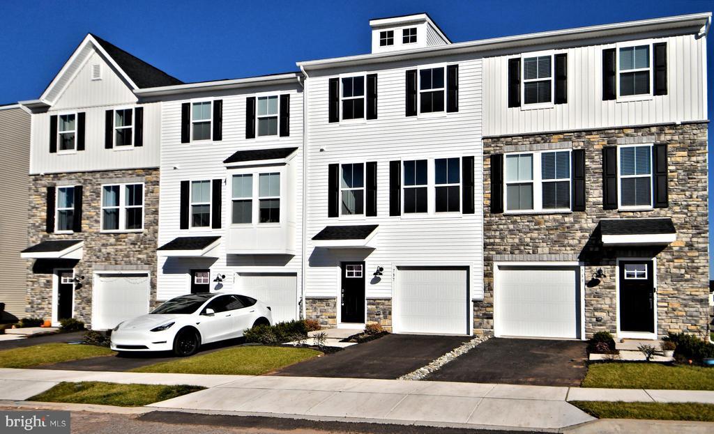 737 Peony Ln, Spring City, PA 19475 Townhome Rentals in Spring City