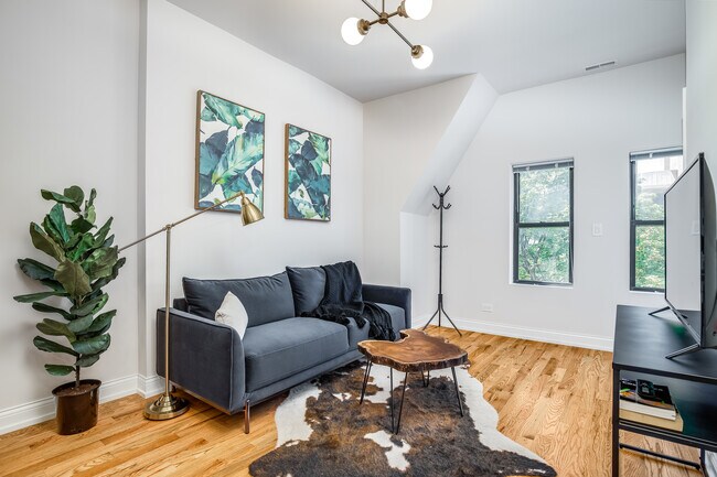 Foto del edificio - 5407 S Harper Ave