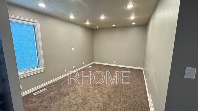 Building Photo - 204 E 735 S