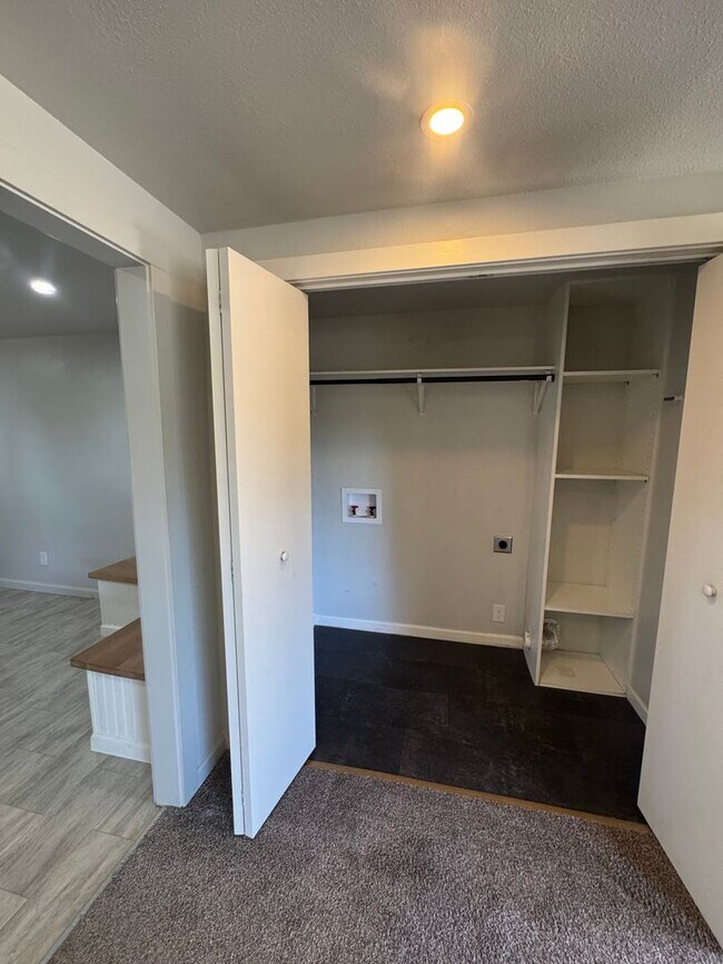 Foto del edificio - 3 BED 1 BATH HOUSE WITH A FENCED BACKYARD