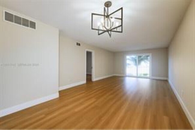 Foto del edificio - 333 NW 17th Ct
