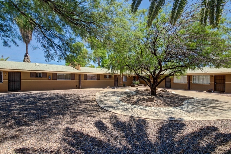 Building Photo - Desert Oasis