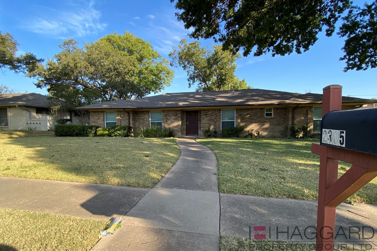 Primary Photo - Large Updated Plano 4/2+/2 single family h...