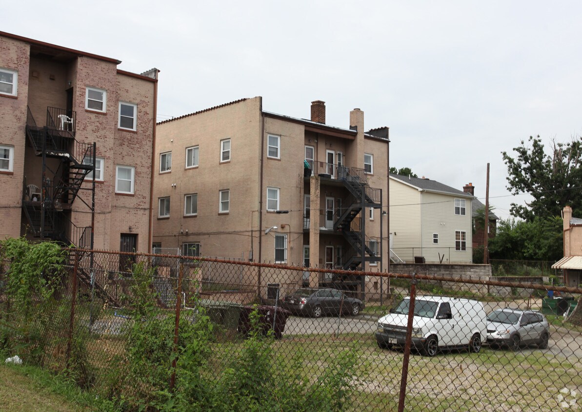 Building Photo - 2830 R St SE