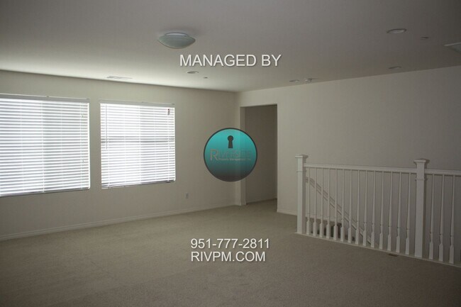 Foto del edificio - Home with 5 Bedroom and 3 full Baths