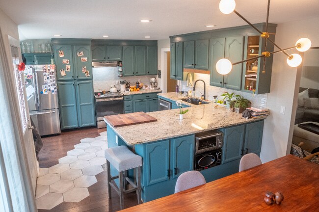 Building Photo - 8206 Holly Crest Dr